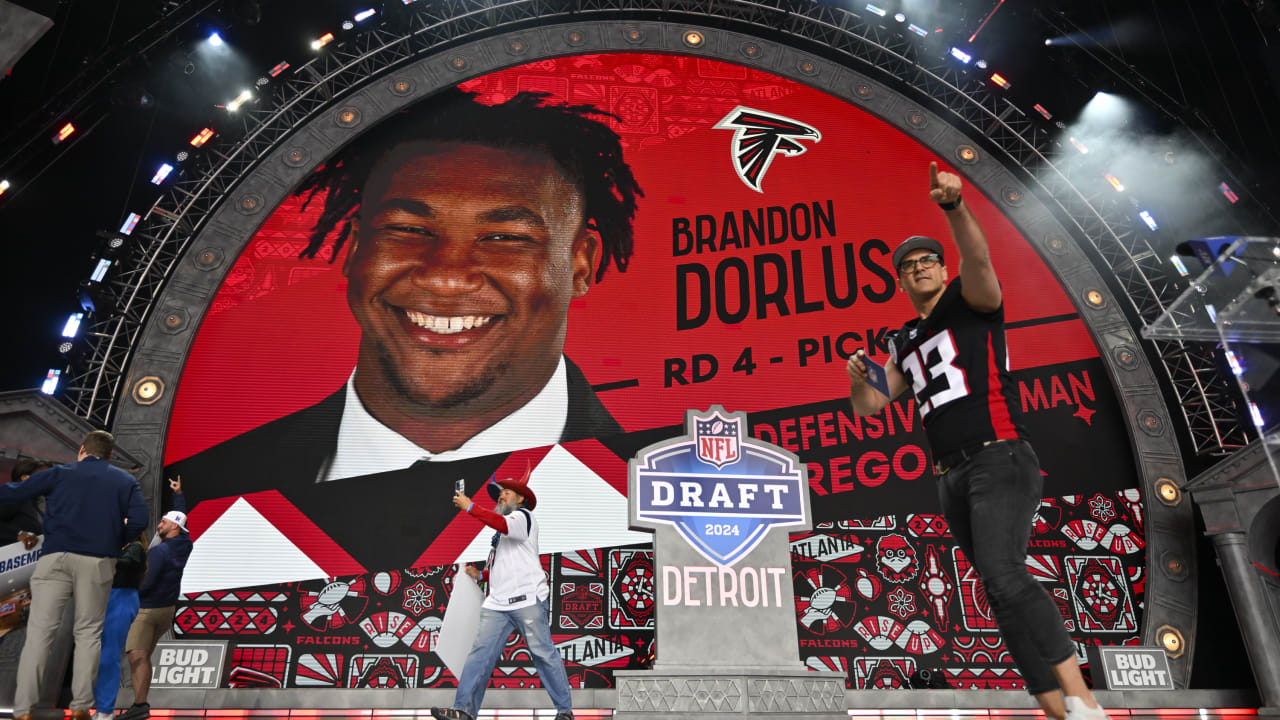 Mitreißender Auftritt von Alesantoz: Der Superfan der Falcons Germany rockt den NFL Draft 