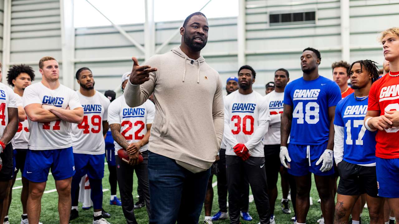Justin Tuck breaks down huddle after practice