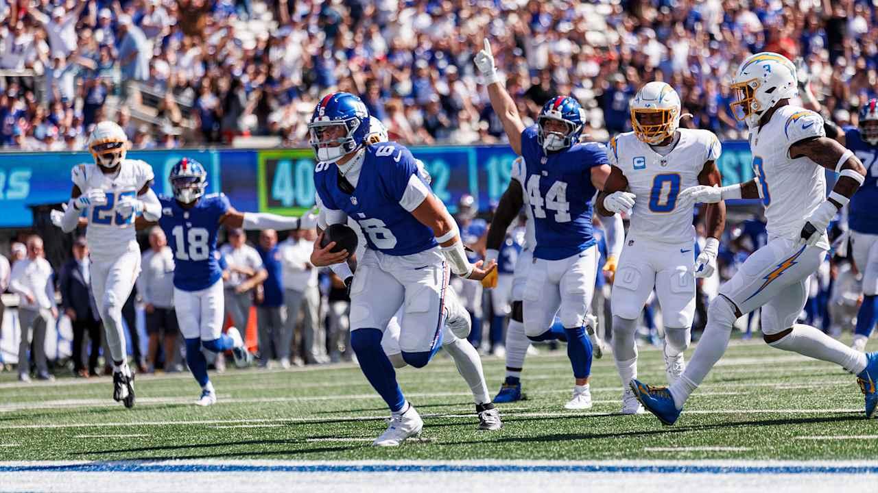 Jaxson Dart scores first NFL TD on 15-yard run | Giants vs. Chargers Highlights