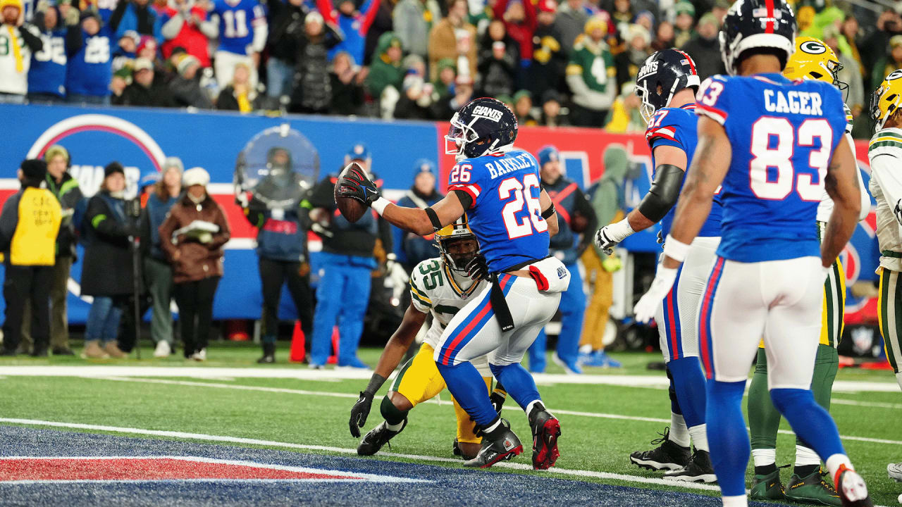 Saquon Barkley punches in a 1yard rushing TD Giants vs. Packers