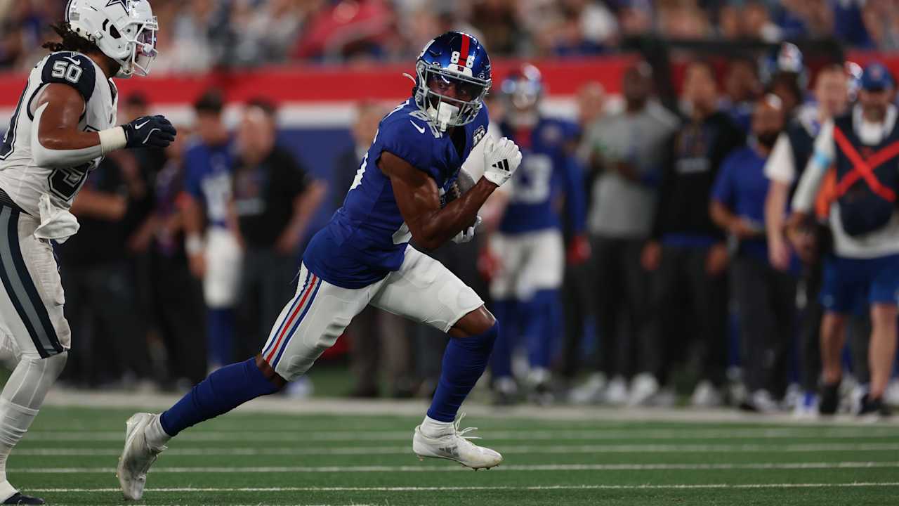 Daniel Jones finds Darius Slayton for 16yard gain Giants vs. Cowboys