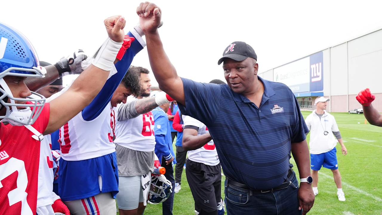Howard Cross addresses the team after Day 2 of OTAs