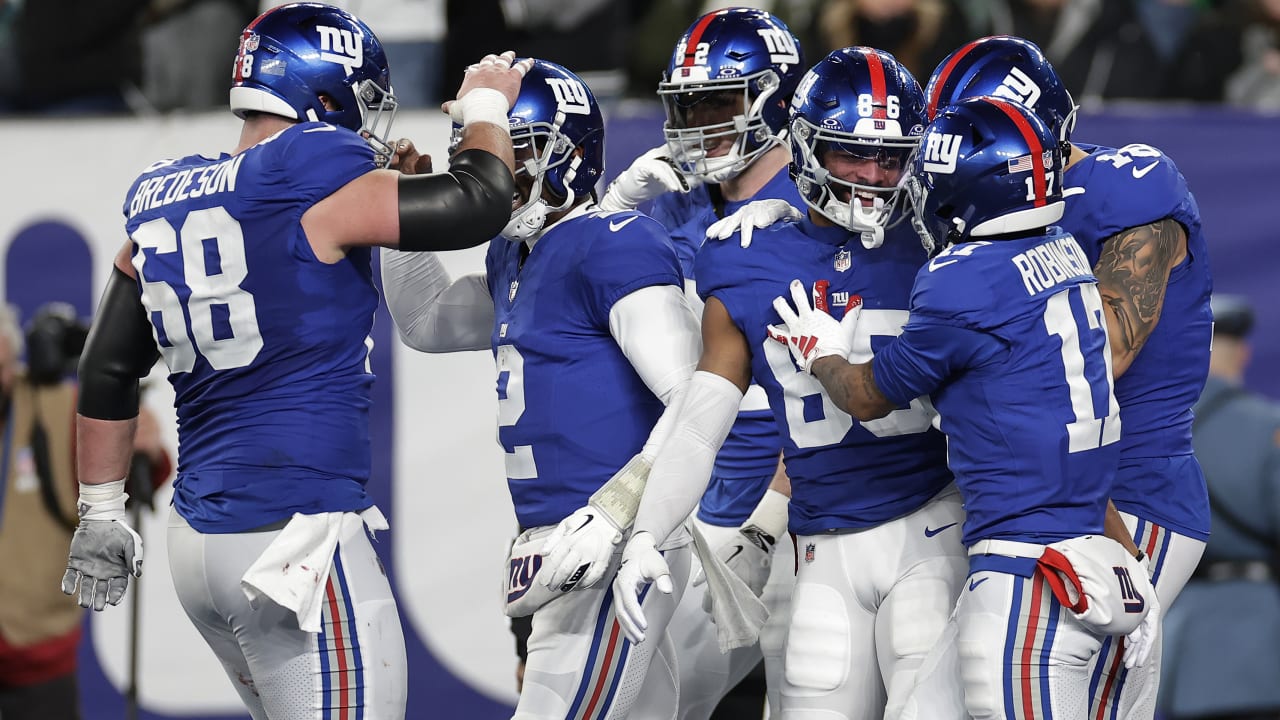 Giants.com hands out victory game balls