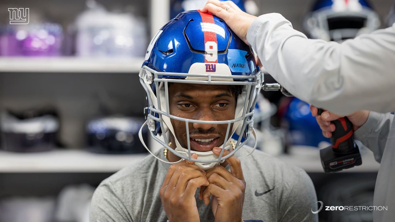 📸 Giants' rookie class gets fitted for equipment