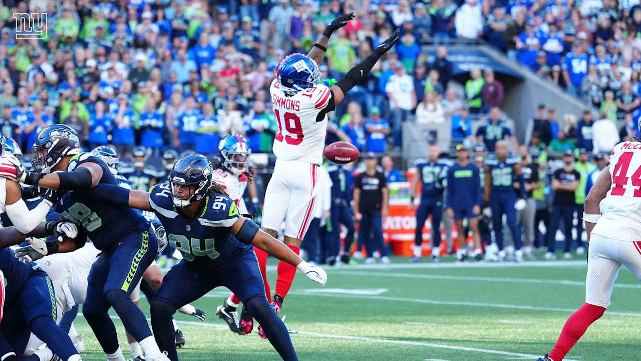 The Giants score a late TD on a blocked FG and defeat the Seahawks 29-20