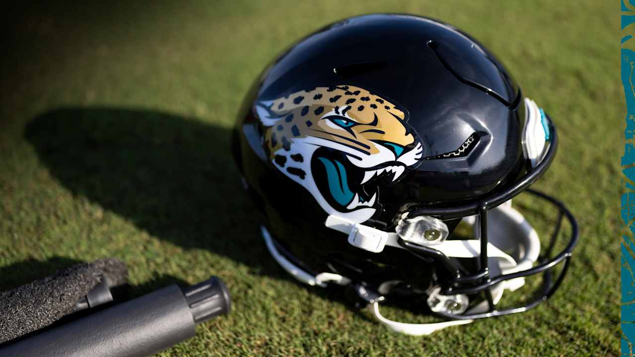 Jaguars Cut Veteran QB Mullens, 35 Others to Reach 53-Man Roster
