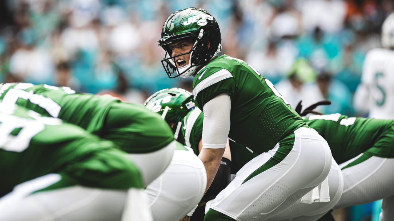 Jets Quarterback Zach Wilson Leaves Dolphins Game with a Head Injury