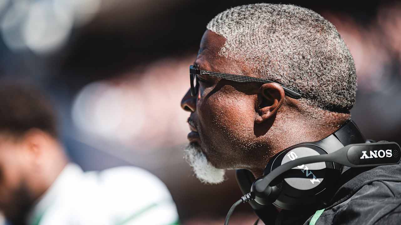 Aaron Glenn Frustrated by Jets' Penalties, 'Not Playing Complementary Football' vs. Bears