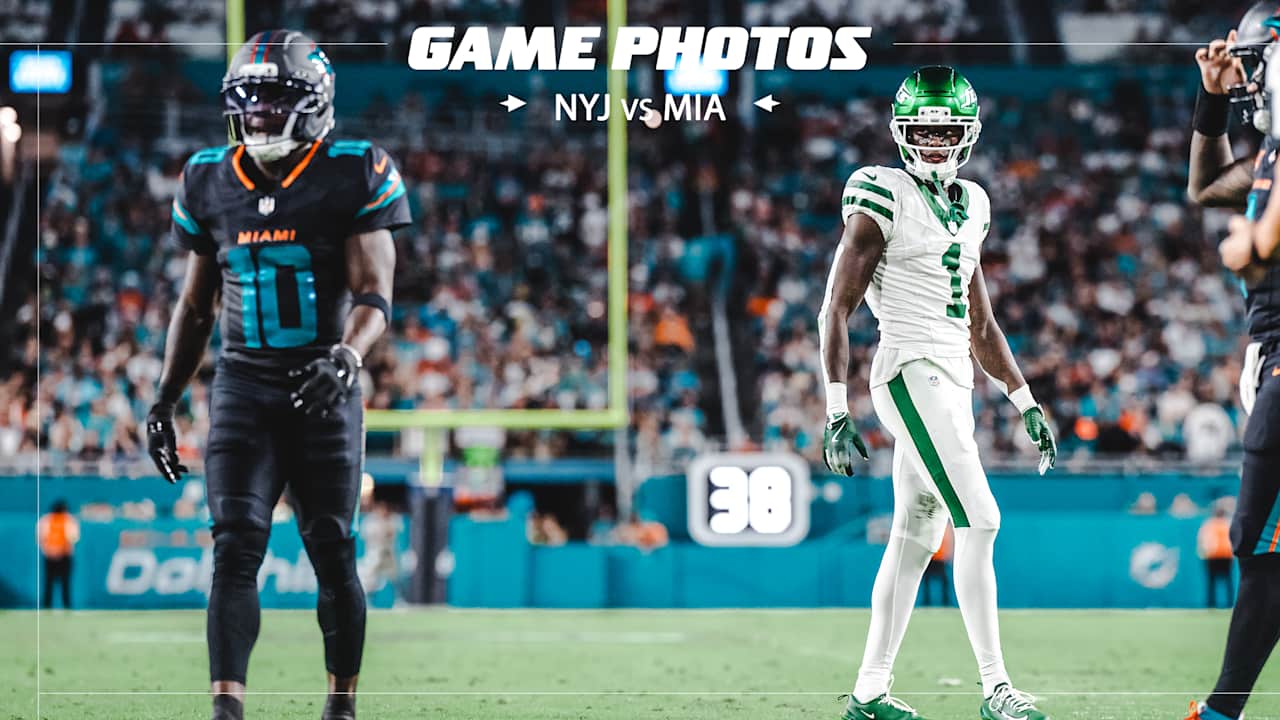 Justin Fields of New York Jets running with ball against Miami Dolphins 2025