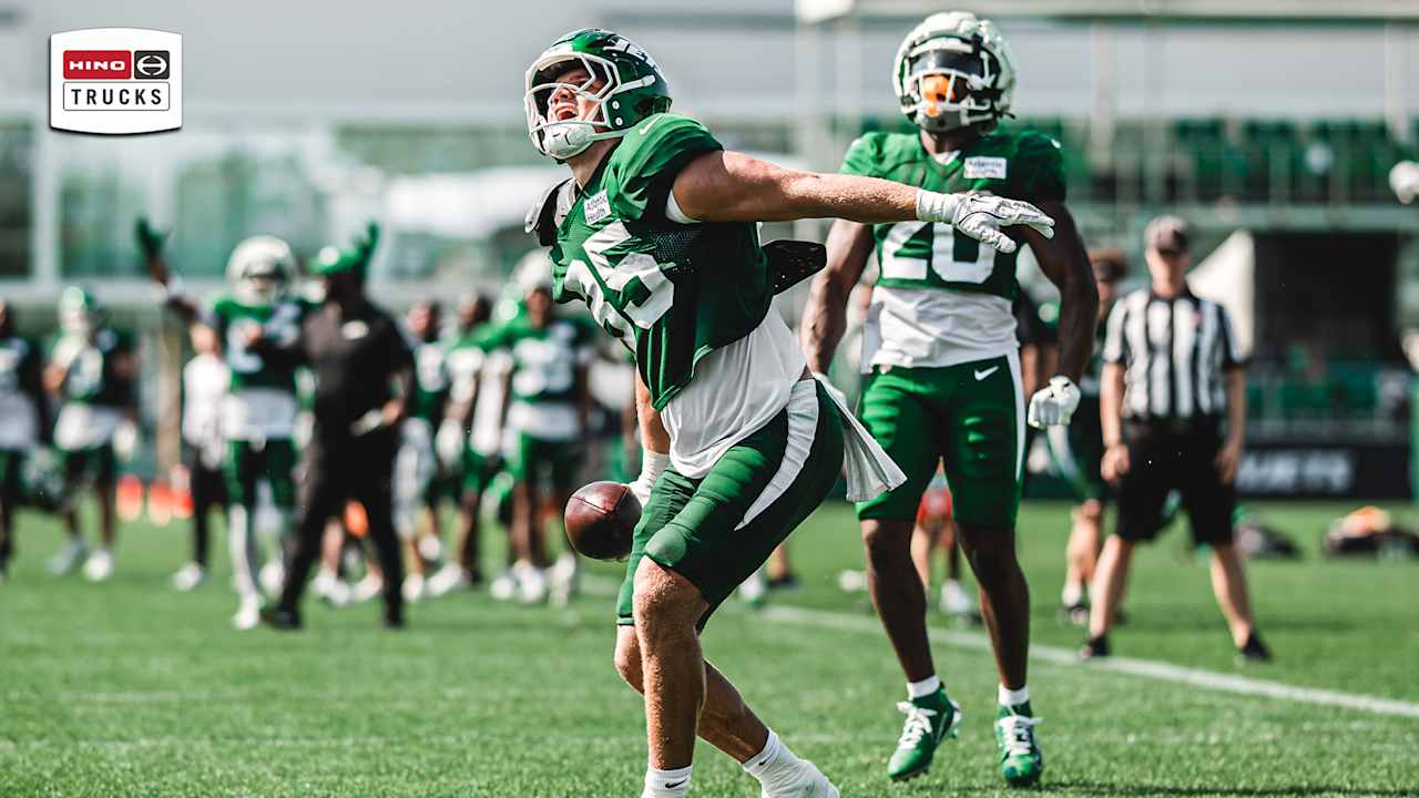 Training Camp Practice Gallery | Jets Players Hit the Field On a Steamy ...