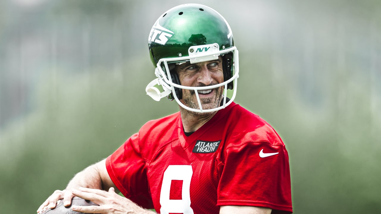 Notebook | Jets&rsquo; Aaron Rodgers Ranked in Top 10 of NFL QBs