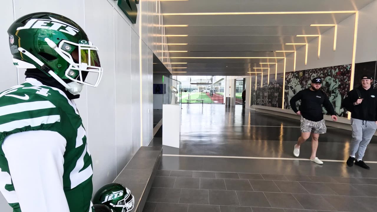 Jets Players Pranked With New Uniform In Fake Mannequin
