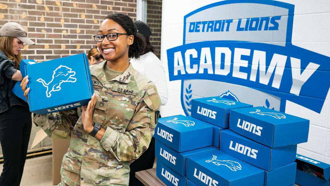 Detroit Lions Academy | Military deployment kit making event