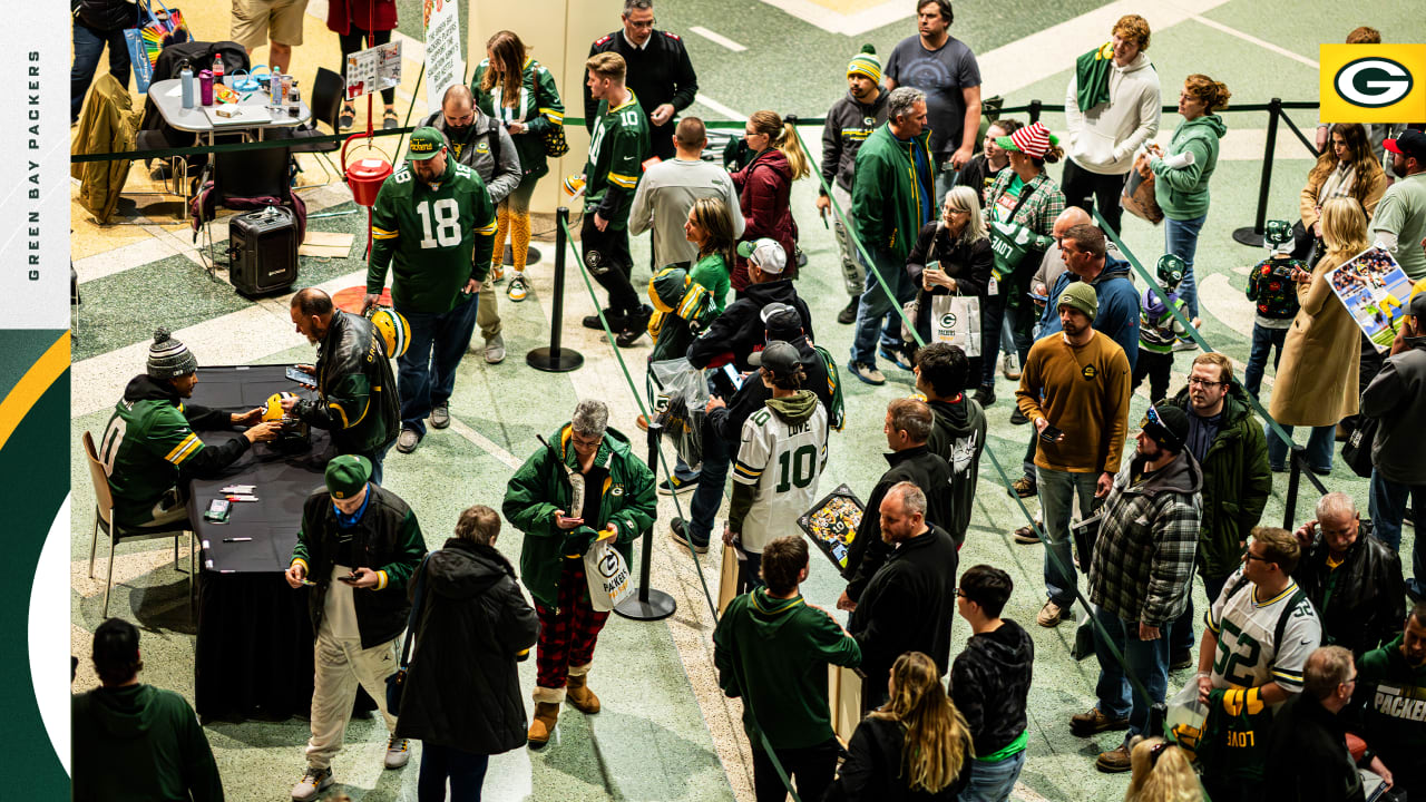 Packers Players, Fans Raise More than $52,000 for Salvation Army This Holiday Season