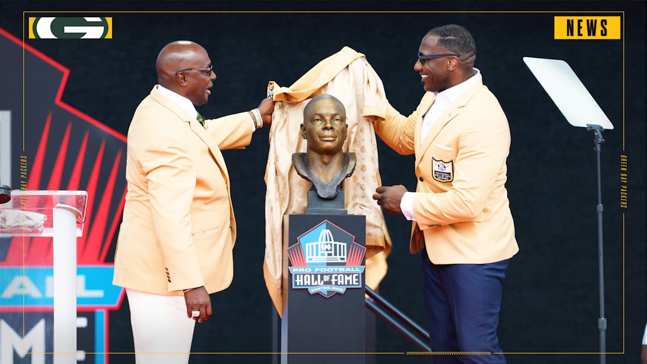 Sterling Sharpe shares Hall of Fame stage, and his gold jacket, with brother Shannon