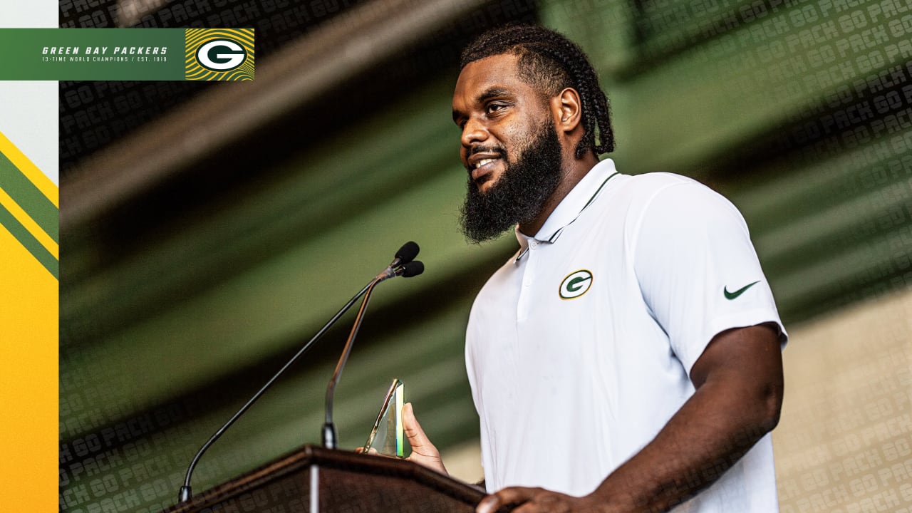 Packers T Rasheed Walker receives 2024 Community Service Award