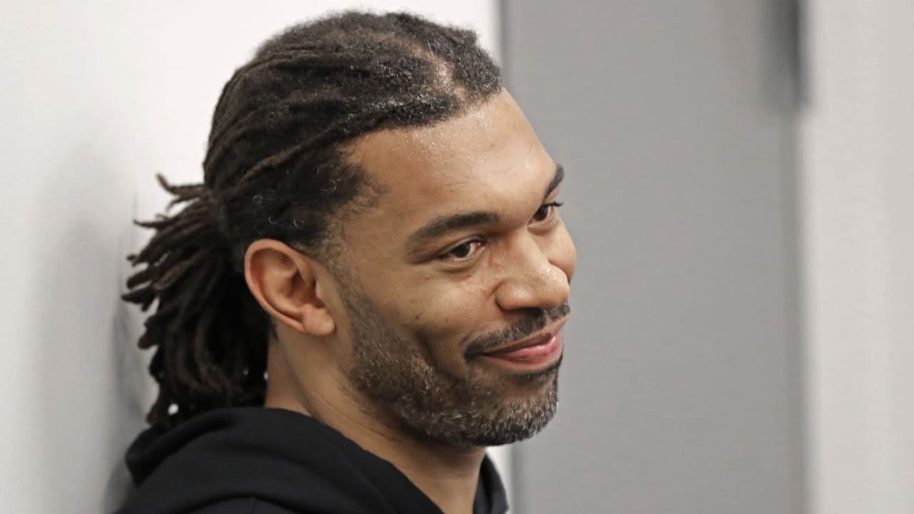 Julius Peppers' hallmark — quiet leadership Julius Peppers' hallmark — quiet leadership
