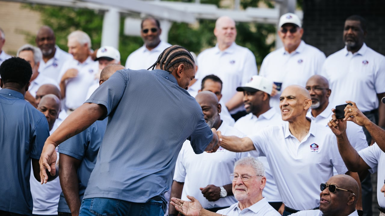 Hall of Famers praise Julius Peppers as Hall of Famers praise Julius Peppers as