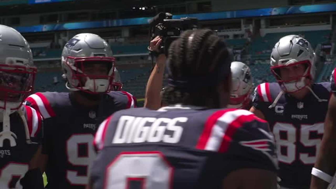Stefon Diggs Leads Pregame Huddle Prior to Game Against Dolphins