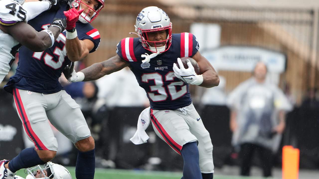 TreVeyon Henderson captures first down after sneaky handoff from Maye