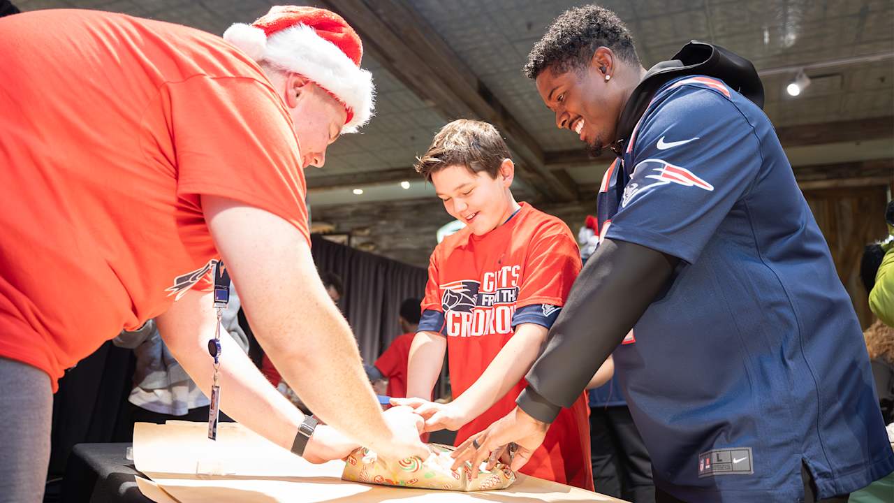 Patriots players serve as personal shoppers for children at annual 'Gifts from the Grid Iron' event