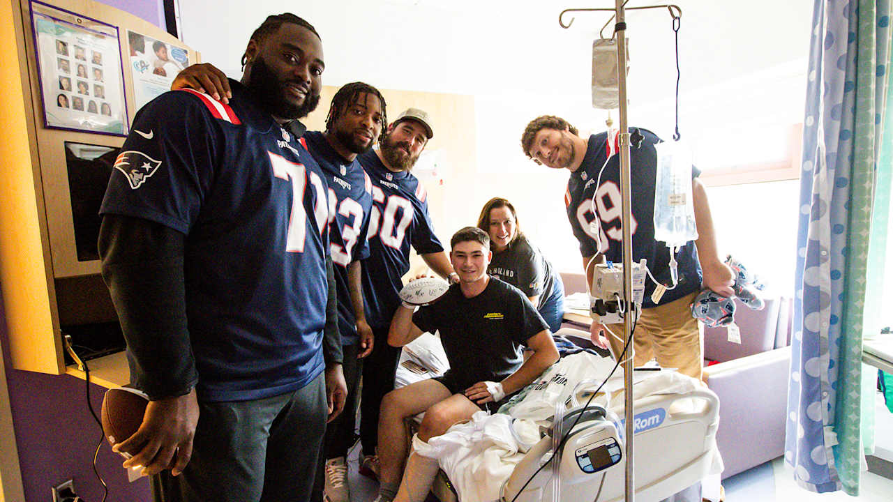 David Andrews, Mike Onwenu, Anfernee Jennings and Cole Strange visit Hasbro Children's Hospital