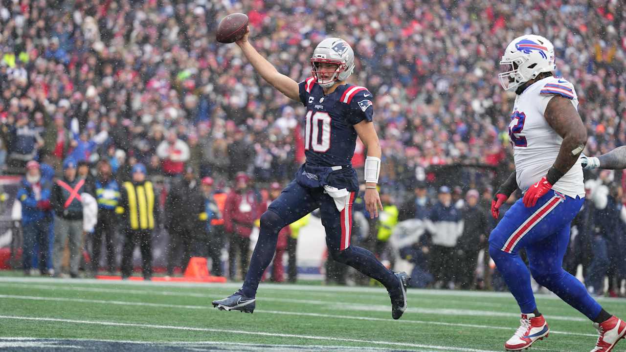 Henry settles in the perfect spot for an 18-yard reception