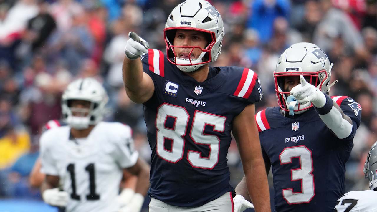 Game Notes: Hunter Henry Becomes Fifth New England Tight End to Reach 200 Receptions
