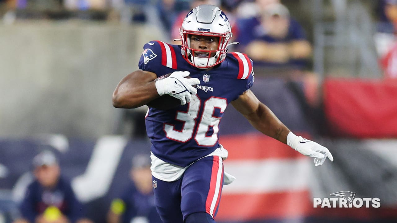 Analysis: Patriots Elevate RB Kevin Harris From the Practice Squad for Sunday's Game vs. Chiefs