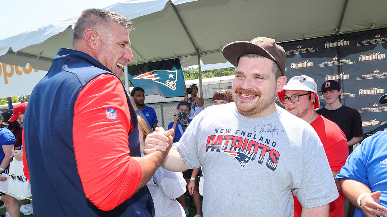 Special Olympics Massachusetts athletes attend Patriots training camp to excitement of Brenden Schooler, Mack Hollins