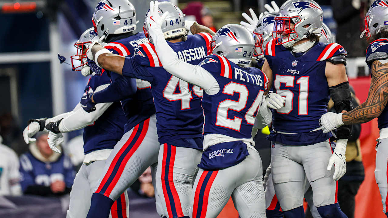 Jack Gibbens flattens Jaylen Wright to force huge fumble