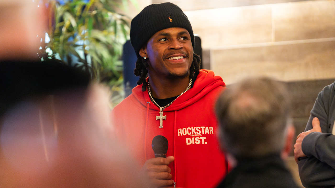 DeMario Douglas, David Andrews appear at cancer benefit honoring late daughter of Patriots beat reporter