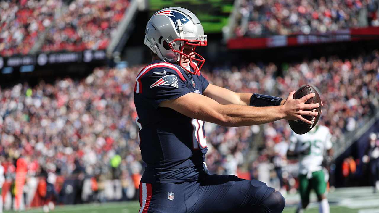 Drake Maye smashes his accelerator on 17-yard rushing TD