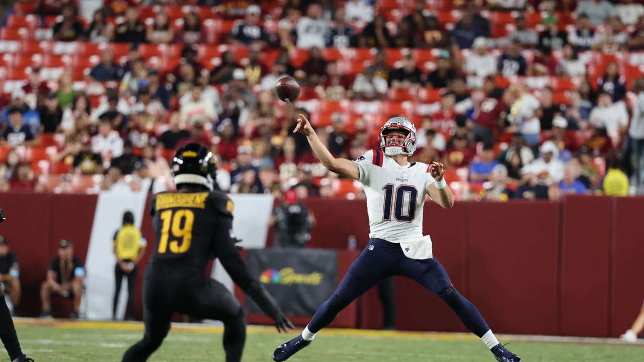 Drake Maye throws first touchdown pass