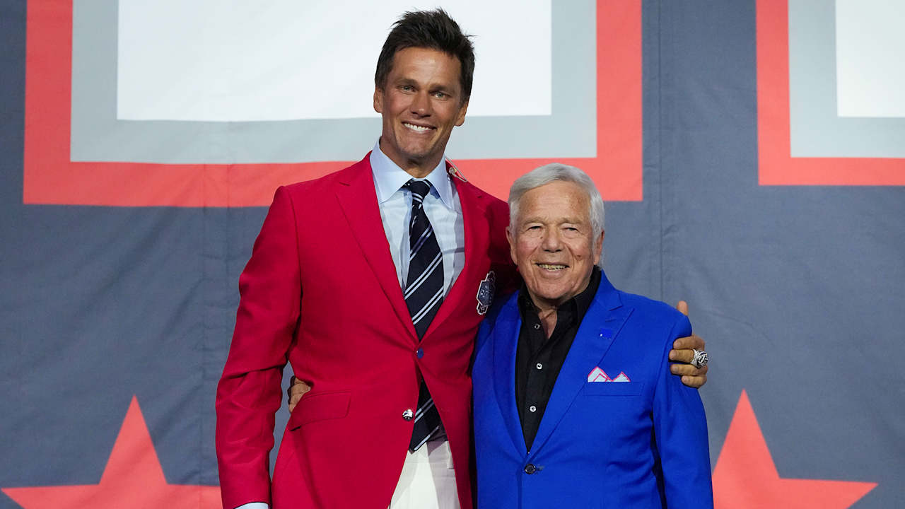 Robert Kraft wins $120k bid for Tom Brady rookie card at Sotheby's and Fanatics auction