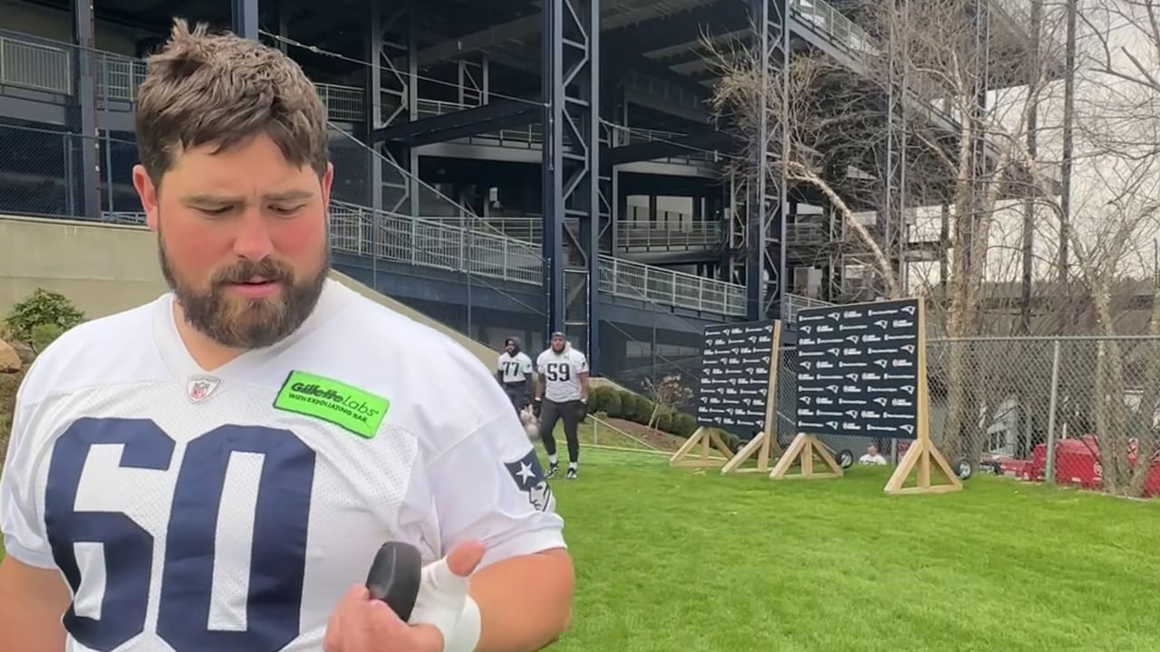 Player Cam How much does a hockey puck weigh?