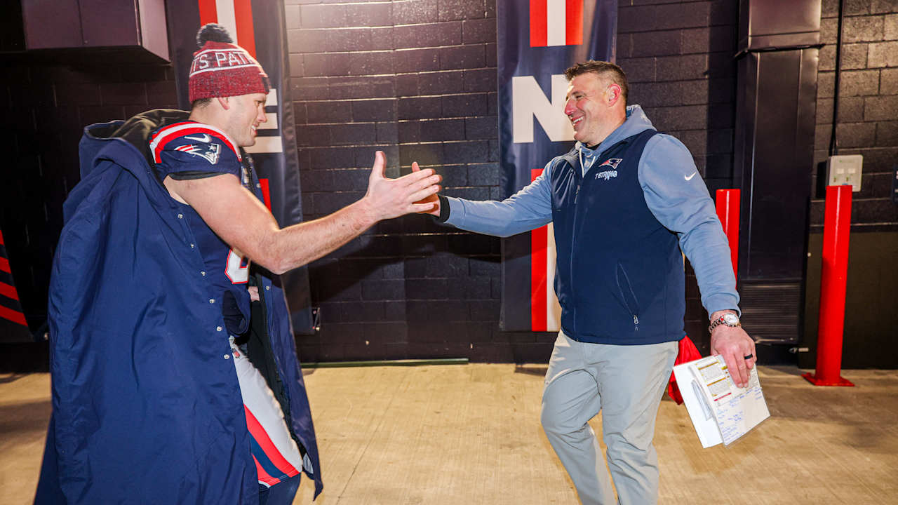 Head Coach Mike Vrabel Congratulates Patriots Players with Postgame ...