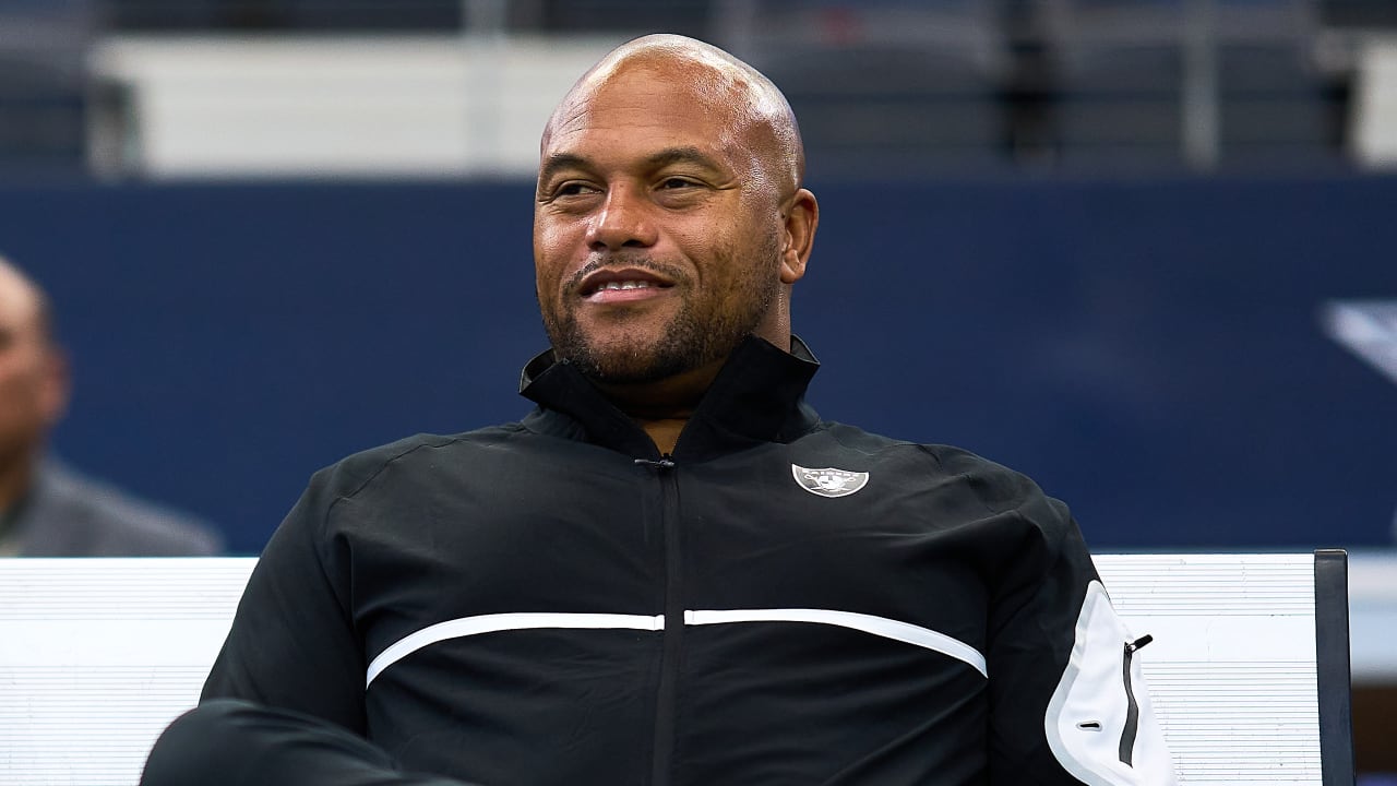 Connections: Antonio Pierce will coach his first NFL game against the ...