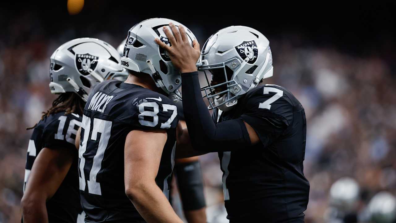 Raiders End Four-Game Skid with 20-10 Victory Over Titans Behind Devin White's Two Takeaways