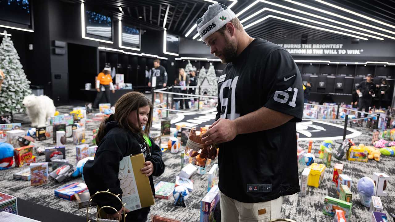 Las Vegas Raiders host their 3rd annual Youth Holiday Party at ...