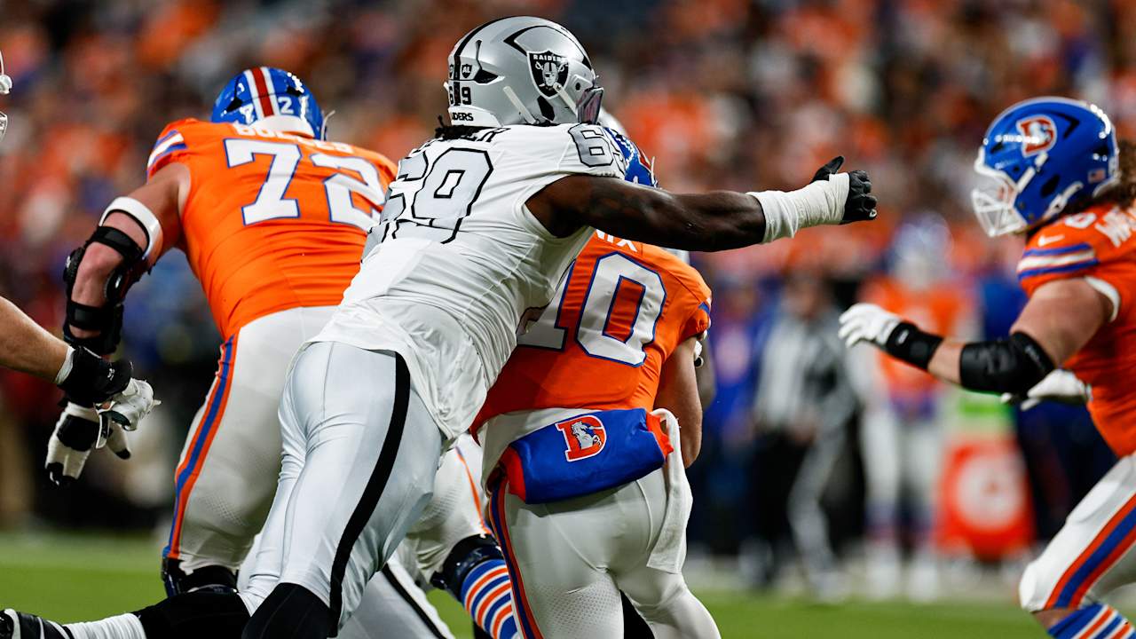 Adam Butler sacks Bo Nix!