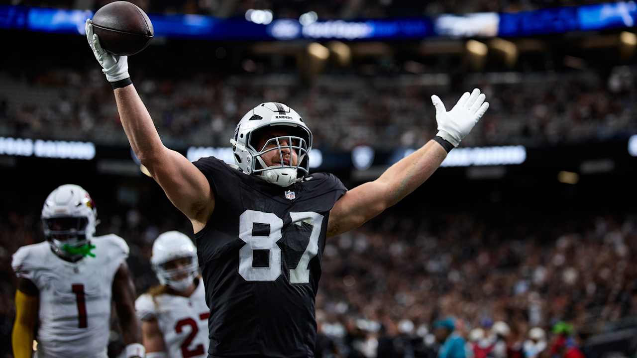 Raiders TE Michael Mayer gets 3-year, $45M extension, sources say