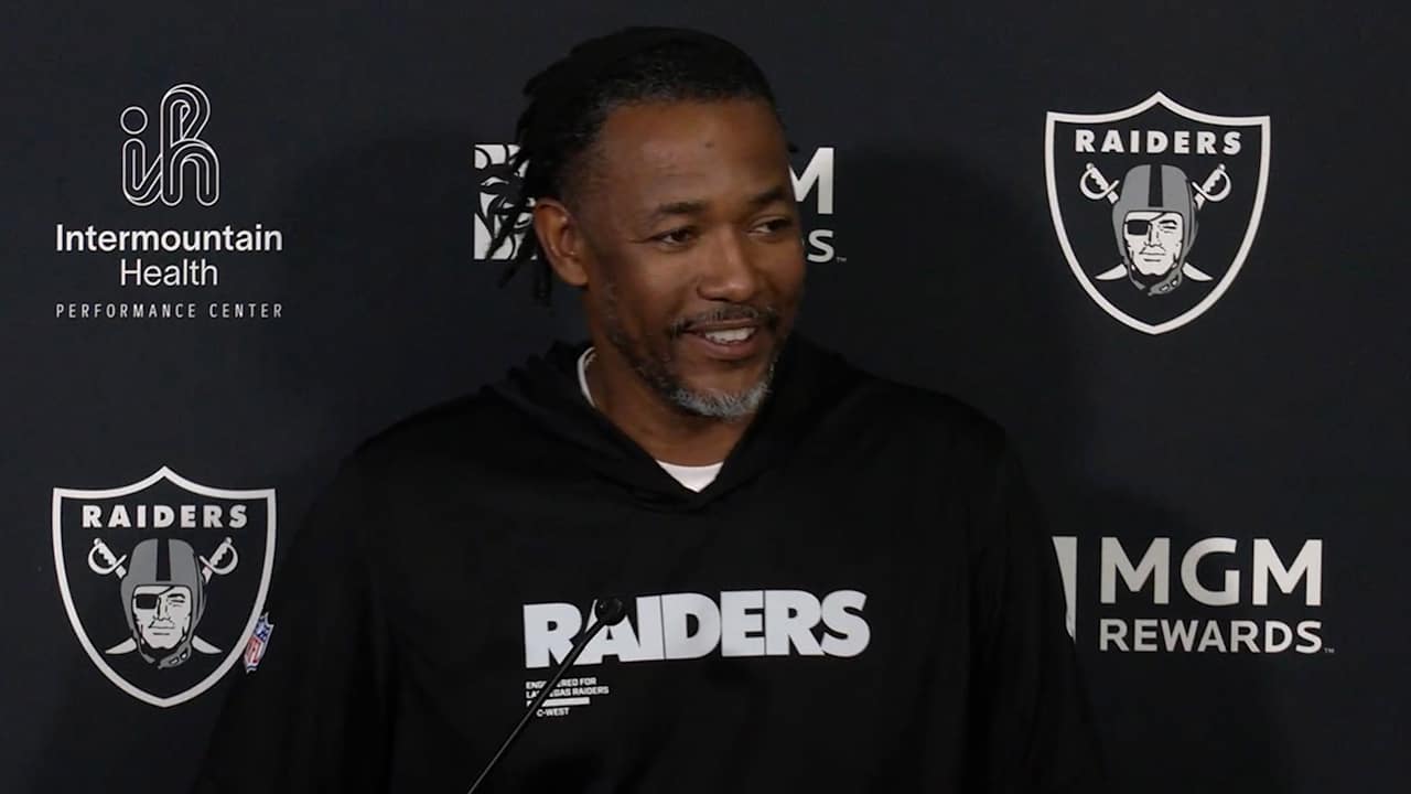 Elandon Roberts talks mindset, Germaine Pratt and more | 2025 Training Camp  | Press Conference