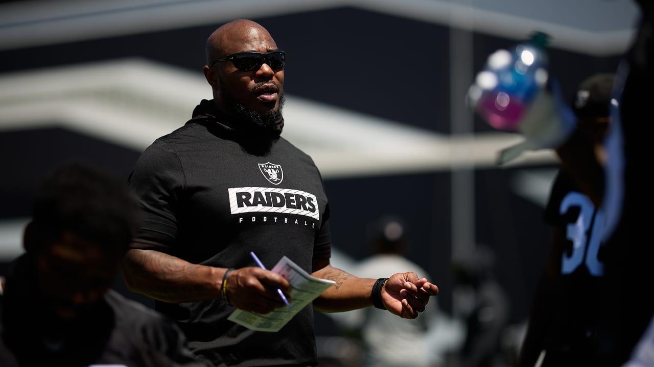 Former NFL players turned Raiders defensive coaches connecting with their position groups on a different level