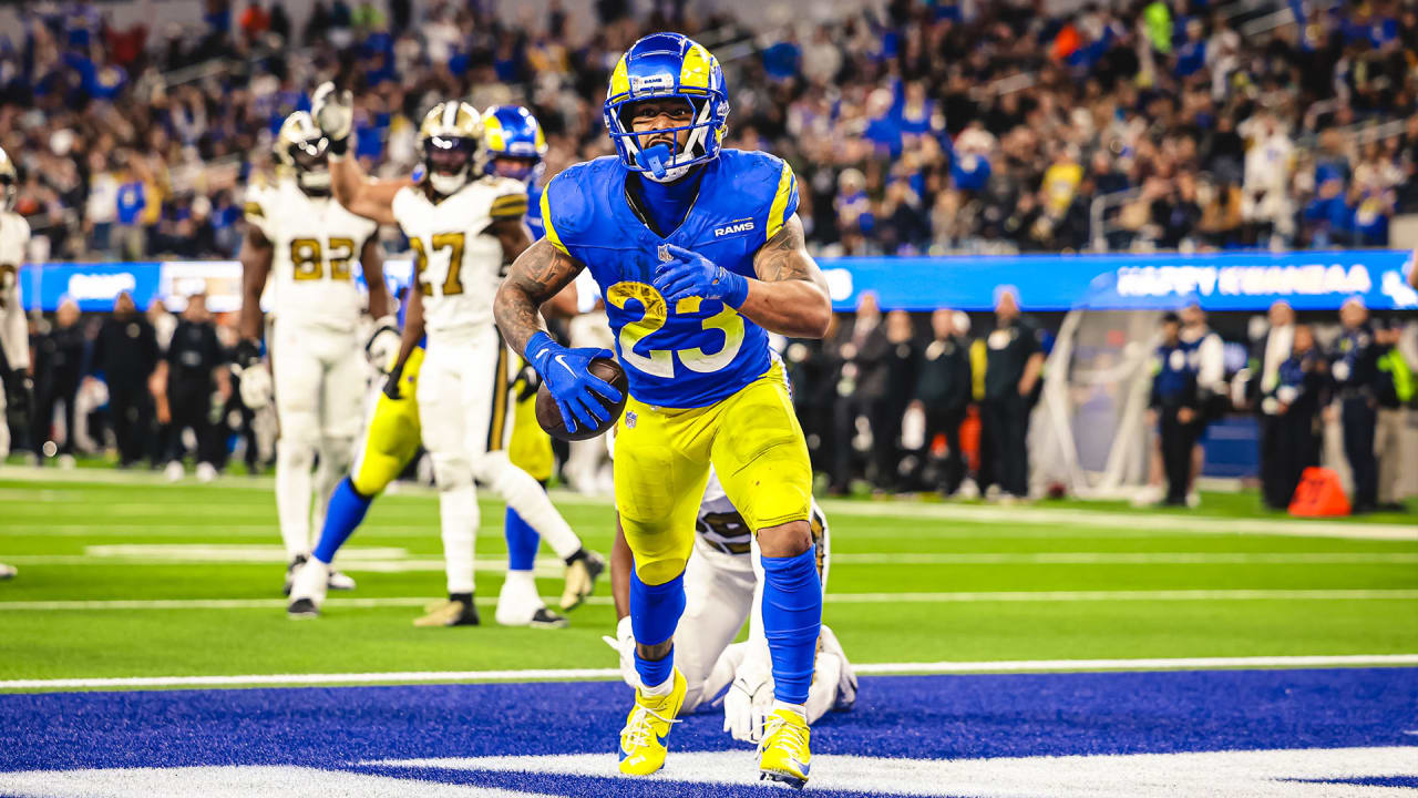 Kyren Williams gifts TD ball to mom in stands after his 10yard score