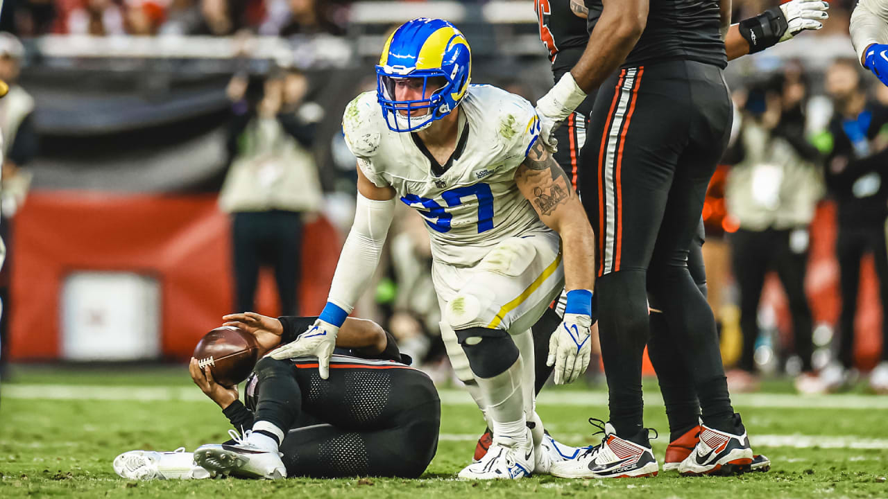 Los Angeles Rams Outside Linebacker Michael Hoecht Takes Down Cardinals ...