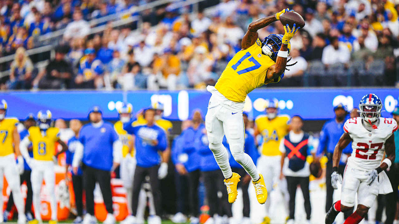 Wide receiver Davante Adams makes a tough snag for 27-yard gain - Los ...