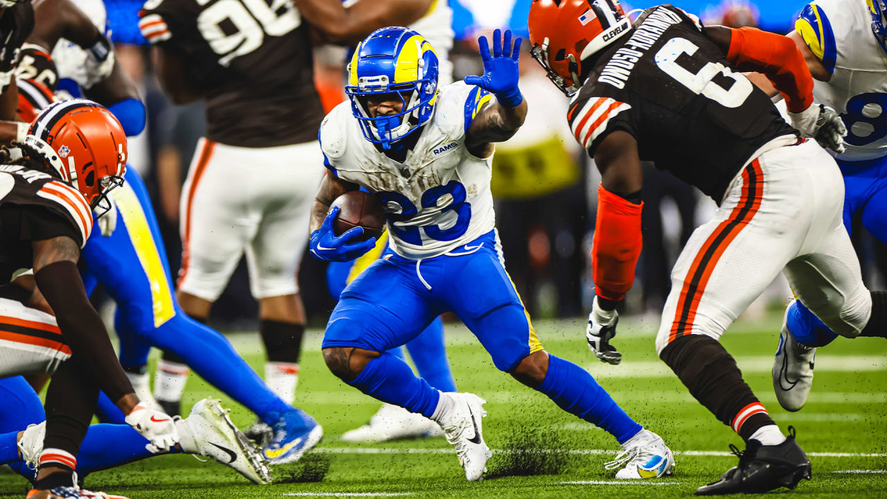 Los Angeles Rams running back Kyren Williams runs for a big 5-yard gain ...