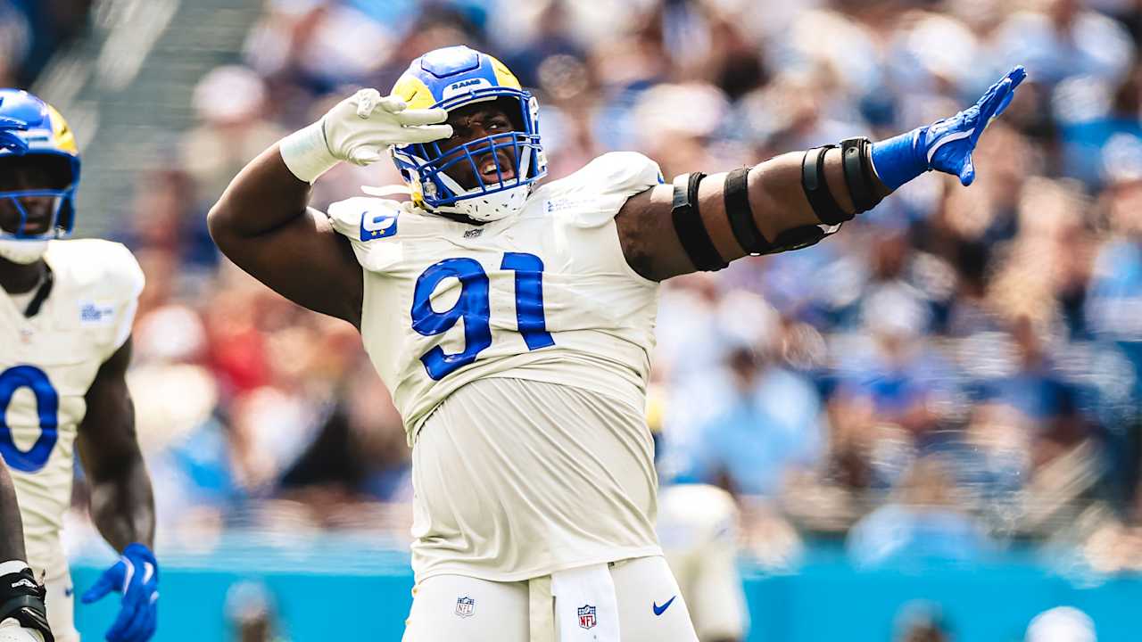 Kobie Turner sack on Titans quarterback Cam Ward - Los Angeles