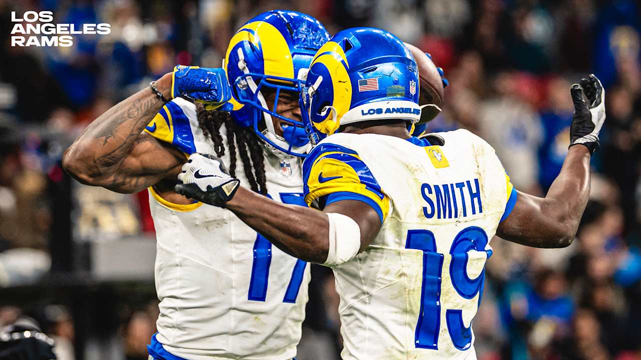 BEST PHOTOS: Diving into end zones, sideline grabs & touchdown ...